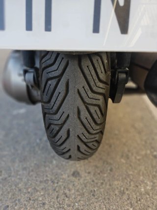 Kymco 300i Maxi Scooter Blanca