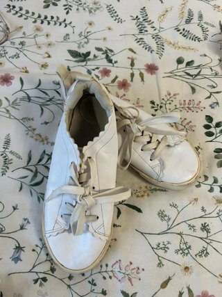Zapatillas planas blancas para niña