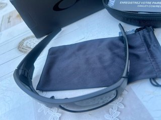 Occhiali da sole Oakley neri