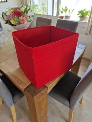 Caja de tela IKEA roja