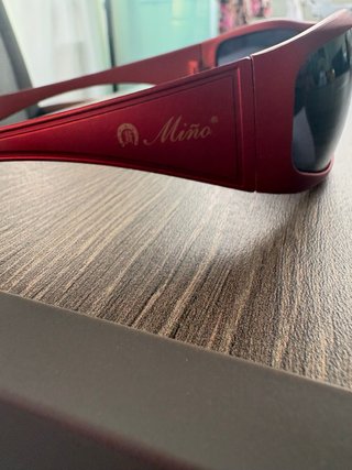 Gafas de sol vintage años 90 rojas retro- Bar Miño