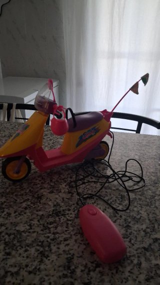 Moto Sindy a pilas.