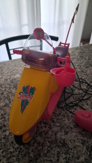 Moto Sindy a pilas.
