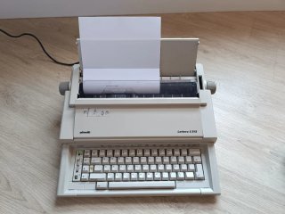 Máquina de escribir Olivetti Lettera E515