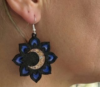 Pendientes artesanales 3D flor azul negro