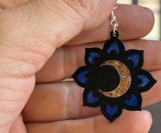 Pendientes artesanales 3D flor azul negro