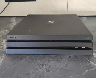 PS4 Pro con mando
