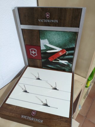 Espositore da tavolo Victorinox per coltelli