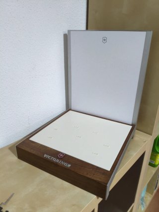 Espositore da tavolo Victorinox per coltelli