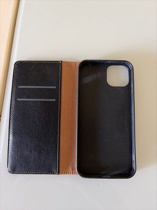 3 carcasas iphone 14 la negra con tapa. Sim usar