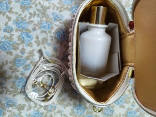 Bolso y colonia