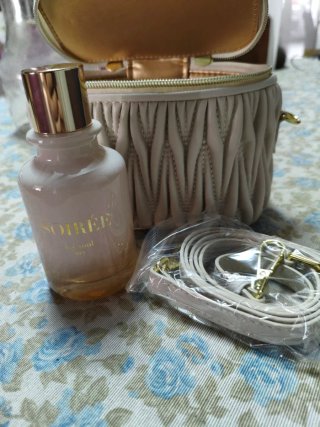 Bolso y colonia