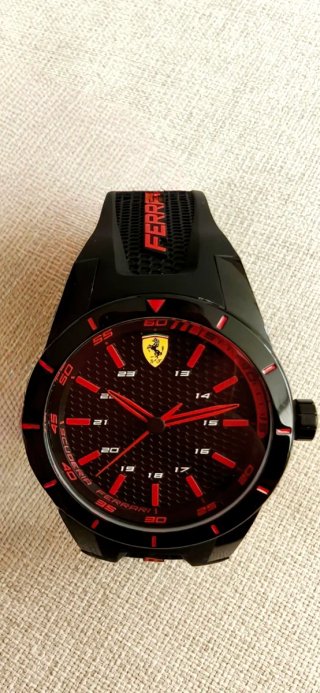 Reloj Scuderia Ferrari original – NUEVO