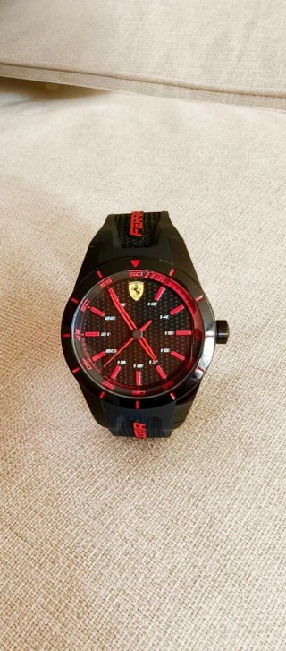 Reloj Scuderia Ferrari original – NUEVO