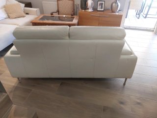 Sofá de piel Natuzzi blanco