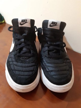 Zapatillas Nike Negras y Blancas