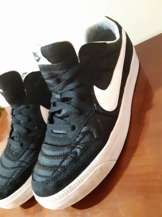 Zapatillas Nike Negras y Blancas