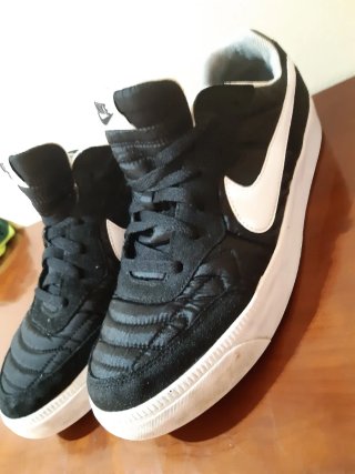 Zapatillas Nike Negras y Blancas