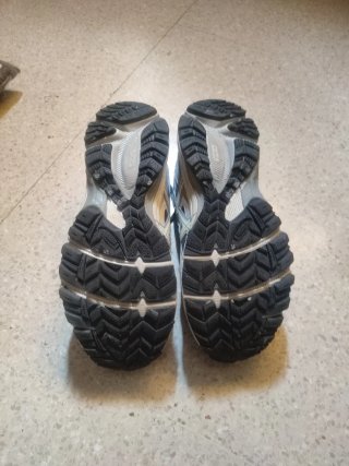 Zapatillas Asics Azul y Griss solo usadas una vez