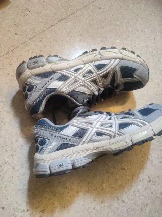 Zapatillas Asics Azul y Griss solo usadas una vez