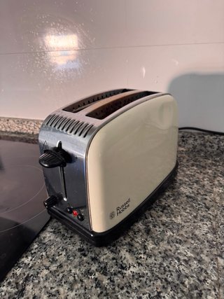 Tostadora Russell Hobbs crema