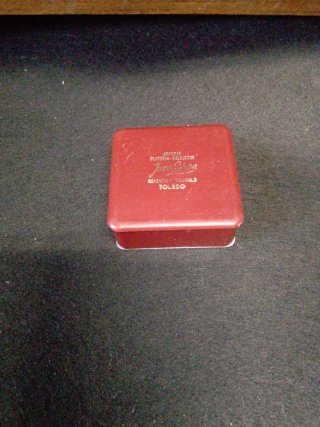 Cadena de plata antigua con flor