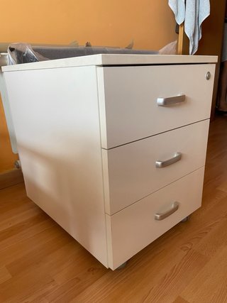 Cajonera blanca con ruedas y llave