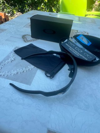 Occhiali da sole Oakley neri/grigi