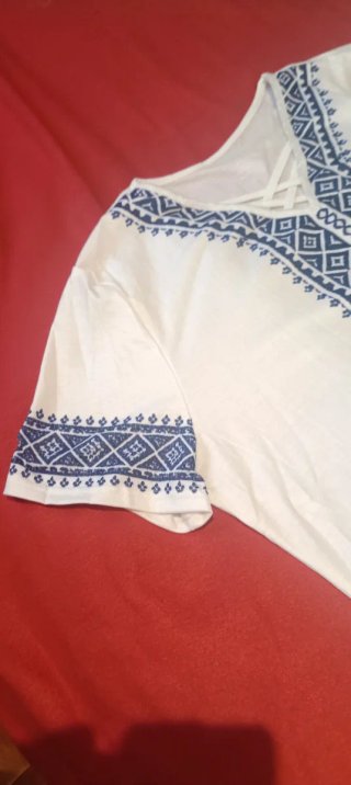 Camiseta blanca con estampado azul XXL