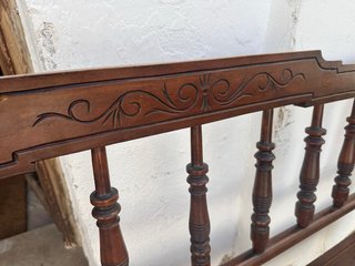 Cama antigua madera maciza labrada