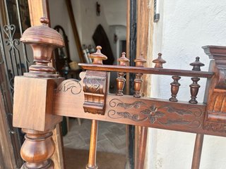Cama antigua madera maciza labrada