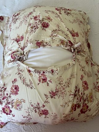Cojín grande floral beige y rosa