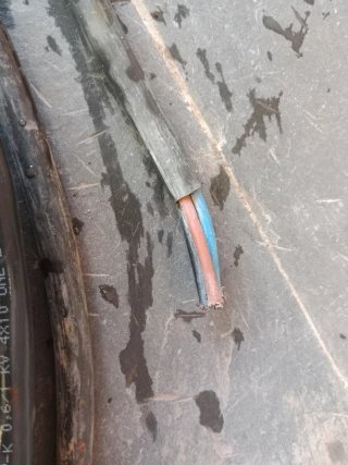 Manguera eléctrica enrollada