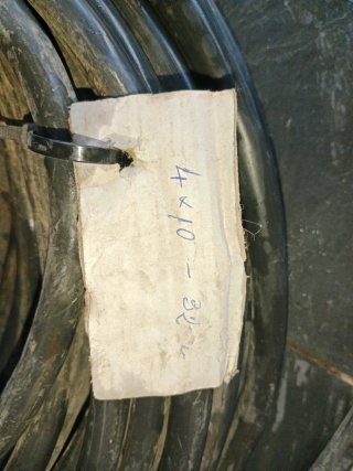 Manguera eléctrica enrollada