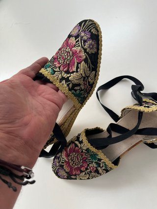 Alpargatas cuña bordadas floral talla 39
