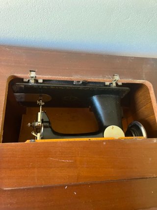 Máquina de coser Alfa con mueble