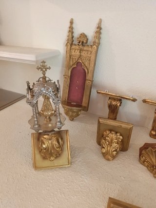 Objetos religiosos dorados