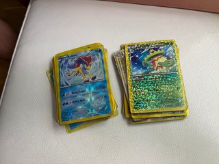 Taco de Cartas Pokémon Brillantes