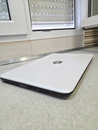 HP 15-ay031ns i5-6200U 12GB SSD 256GB