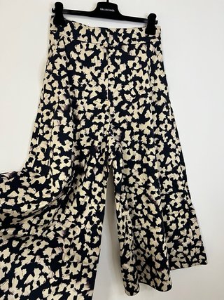 Pantaloni COS a zampa fantasia beige/nero