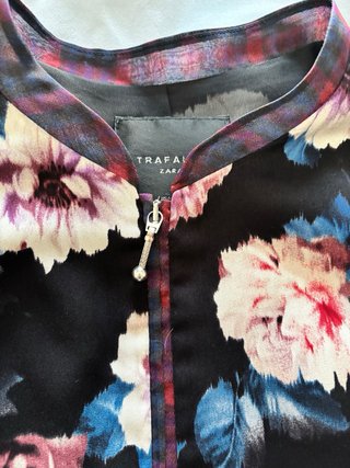 Pantalón ancho y bomber Zara