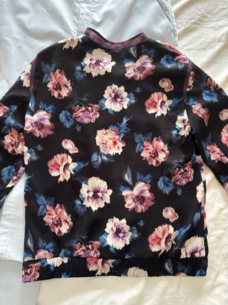 Pantalón ancho y bomber Zara