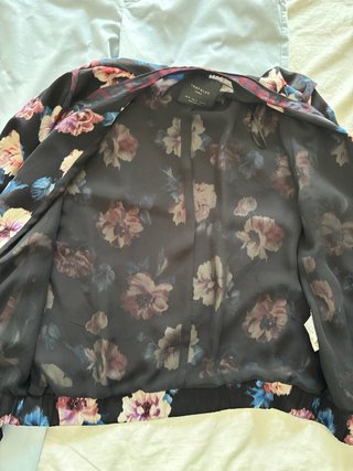 Pantalón ancho y bomber Zara