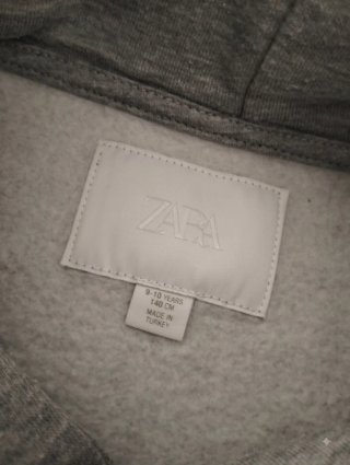 Sudadera de niña. Marca Zara. Talla 9-10 años.