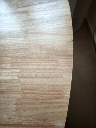 Mesa de comedor de madera