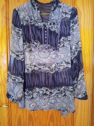 Lote 3 prendas: Vestido, blusa y pantalón.