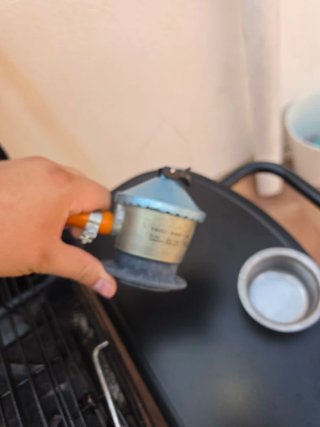 Barbacoa a gas negra para terraza