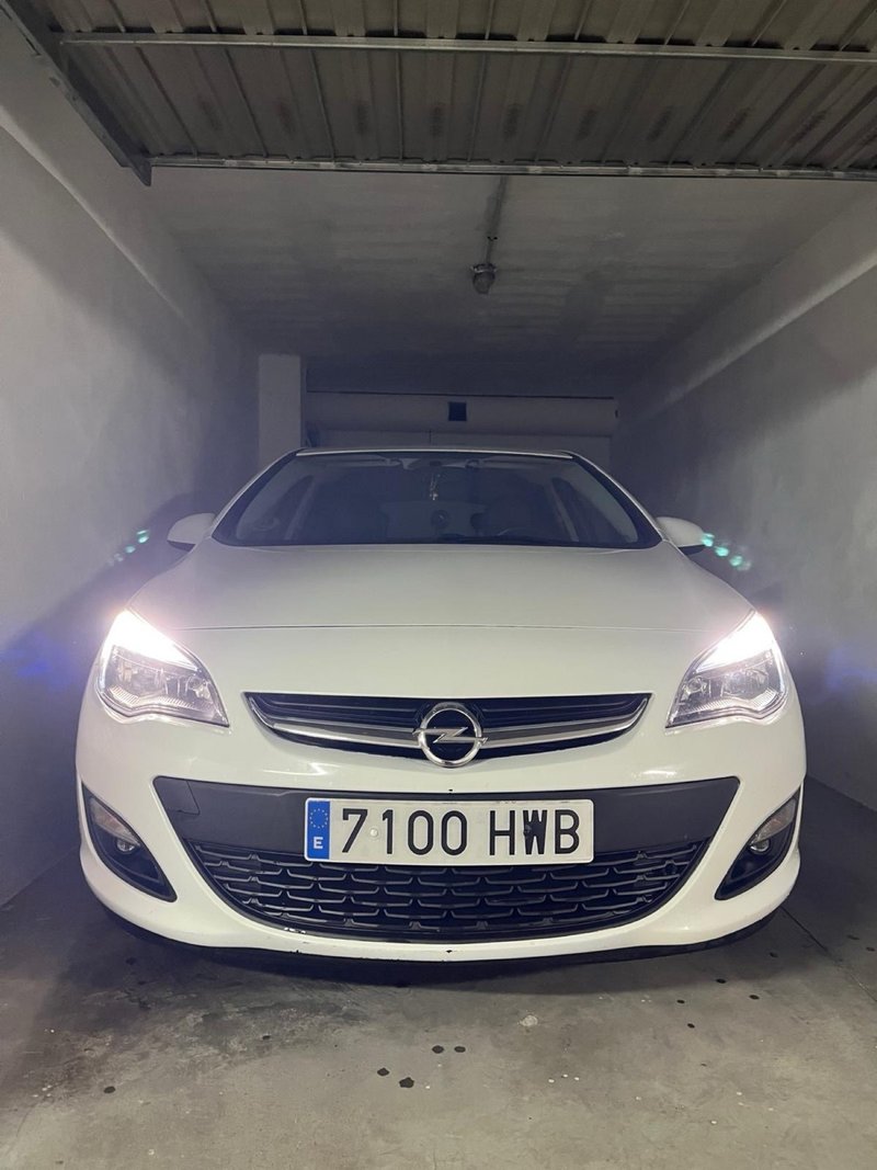 Opel Astra 2014 - foto 1