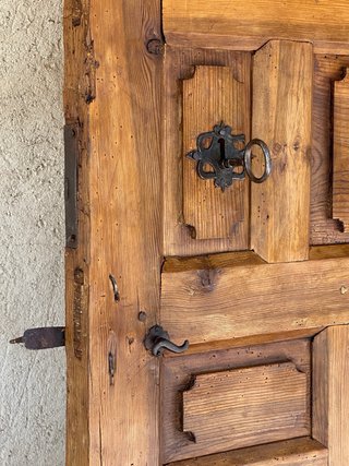 Puerta antigua de convento, s.XVII-XVIII