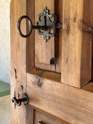 Puerta antigua de convento, s.XVII-XVIII